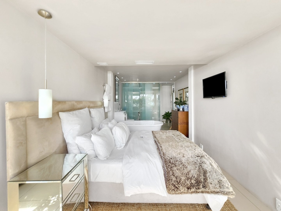 To Let 4 Bedroom Property for Rent in Clifton Western Cape